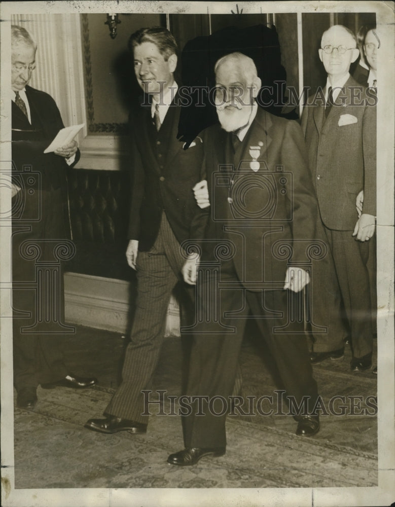 1935 Press Photo Gov Philip F LaFollette appoints Charles W Netherwood - Historic Images