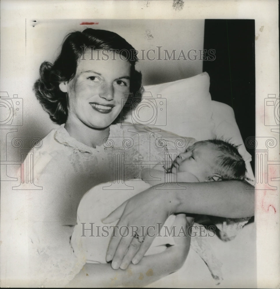1953 Press Photo Mrs. August Busch Jr. & newborn son at St. Louis Hospital - Historic Images