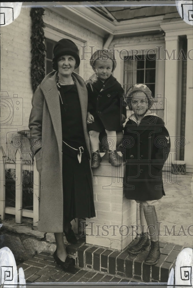 1927 Press Photo Mrs. Pfau, &quot;Bubs&quot;, Elizabeth Caroline - mja17461-Historic Images