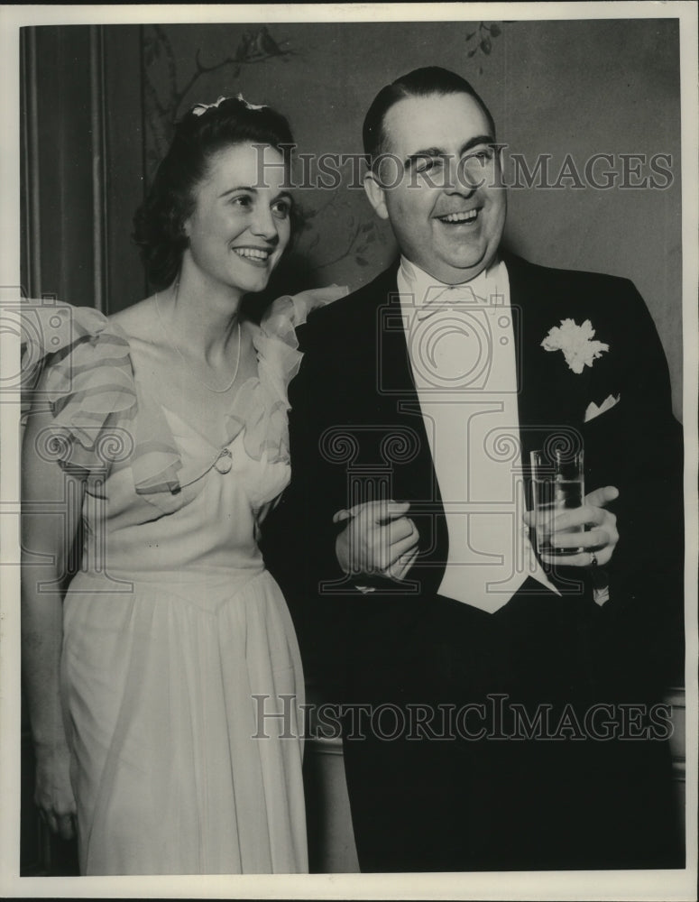 1940 Mrs. Charles A. Krause Jr. and Gardner Dalton  - Historic Images