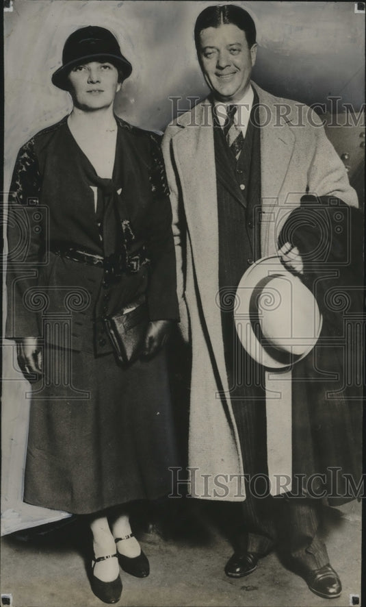 1930 Press Photo Newlyweds Sen & Mrs Robert M LaFollette in Chicago - mja17639-Historic Images