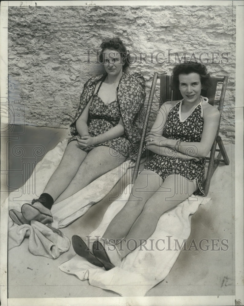 1937 Press Photo Margaret Ann Gerich &amp; Erminie Sherman at Princess Hotel Pool - Historic Images