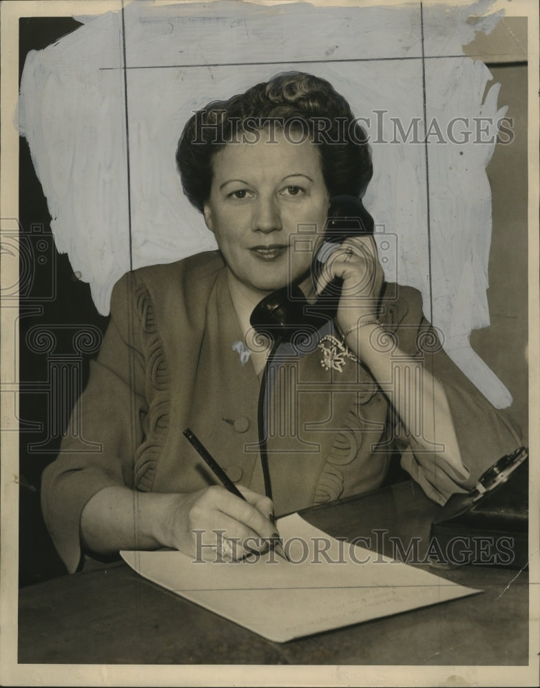 1943 Press Photo Mrs. Harry F. Goodwin workers of the Whitefish Bay Woman&#39;s club - Historic Images