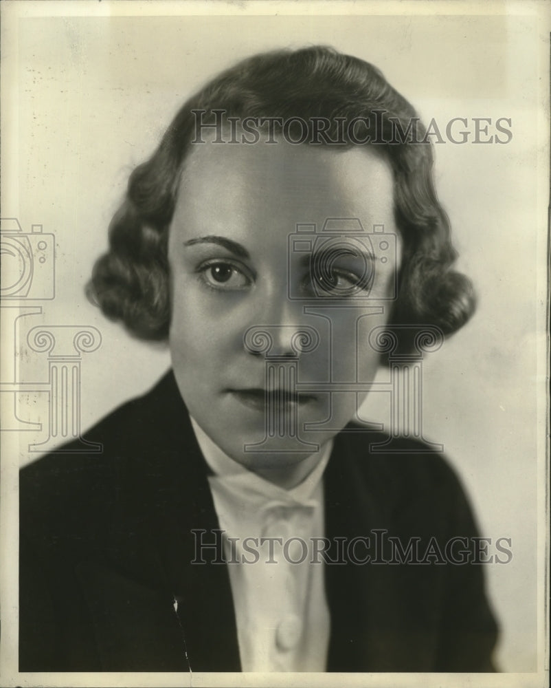 1937 Press Photo Dorothy Olson, co-hostess w/ Eleanor Kelly at Wisconsin club - Historic Images