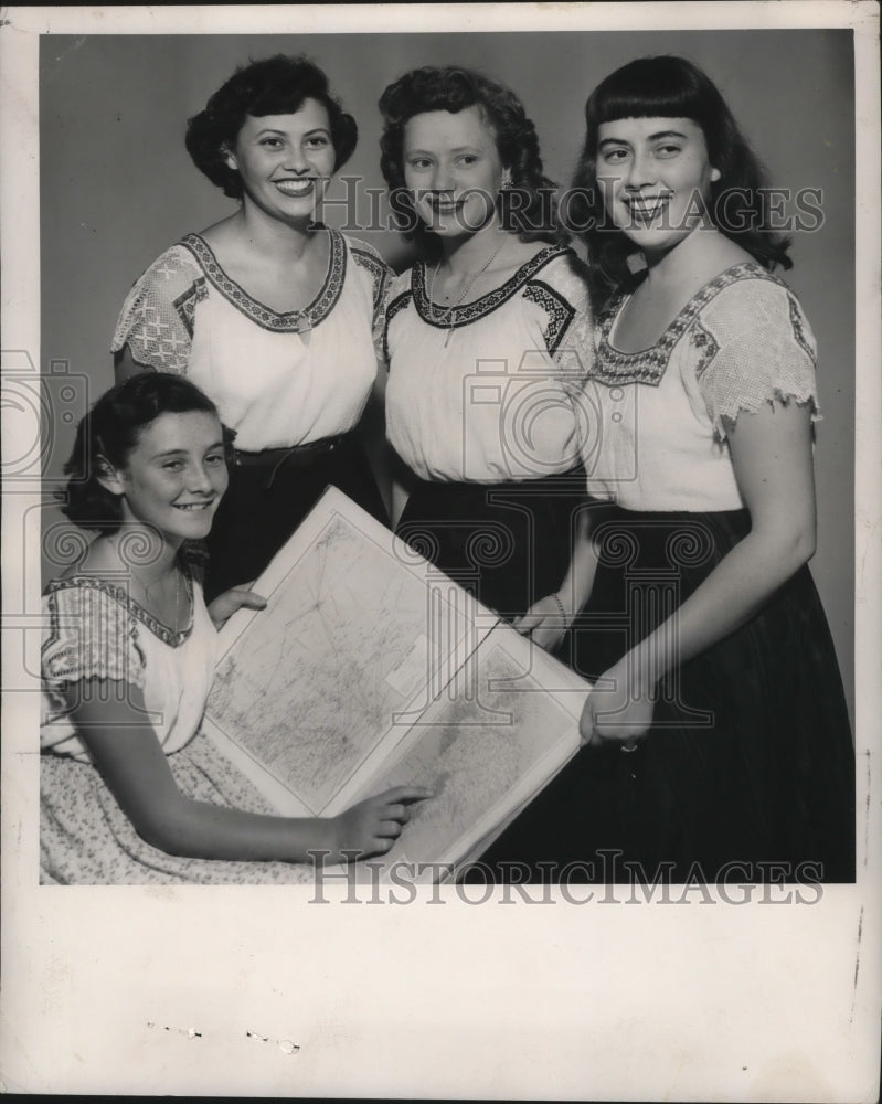 1945 Joan Stumpf &amp; her cousins Betty, Ellen &amp; Binney Vebber - Historic Images