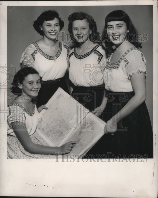 1945 Joan Stumpf & her cousins Betty, Ellen & Binney Vebber - Historic Images
