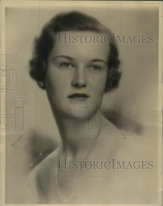 1934 Press Photo Gertrude Van Dyke introduced at Service Club's Charity Ball- Historic Images