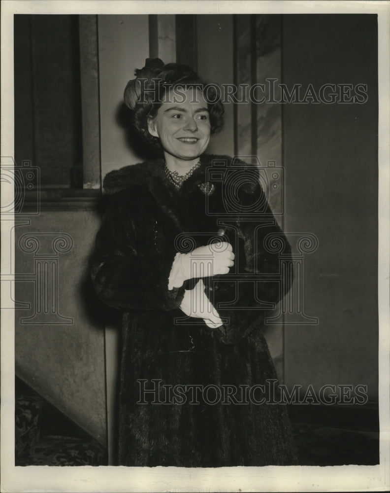 1943 Press Photo Ann Krouse, now Mrs. John M. Friend - mja18123-Historic Images