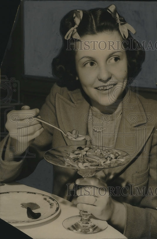 1939 Patricia Frank  - Historic Images