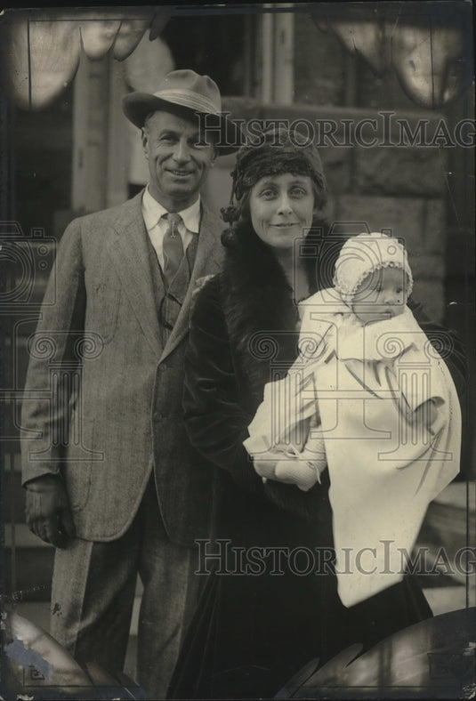 Press Photo Gen. and Mrs. William Mitchell with their daughter - mja18196-Historic Images