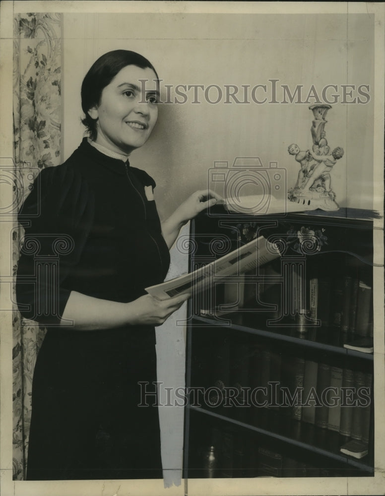 1938 Press Photo Mrs. Gerald Friedman of the Knickerbroker Hotel - mja18205 - Historic Images