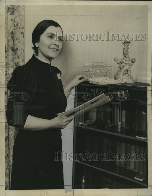 1938 Press Photo Mrs. Gerald Friedman of the Knickerbroker Hotel - mja18205 - Historic Images