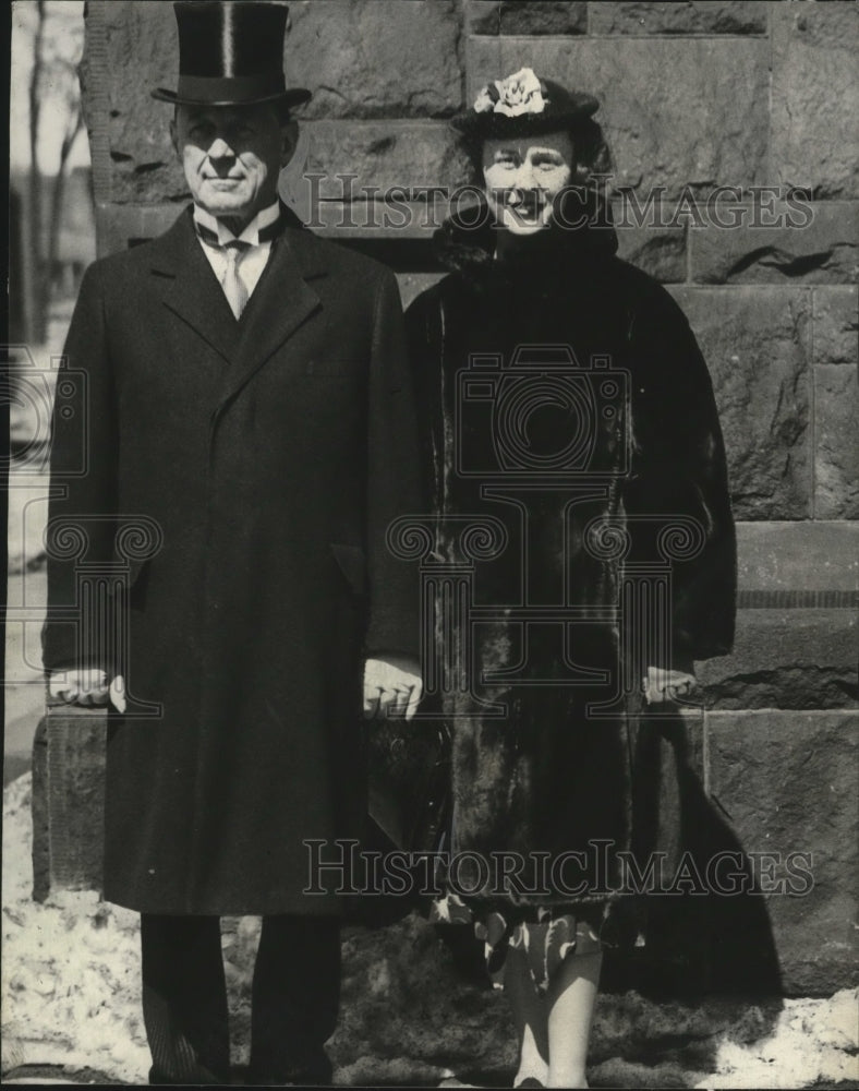 1937 Press Photo Nancie &amp; Victor Brown attending St. Paul&#39;s services - mja18270 - Historic Images