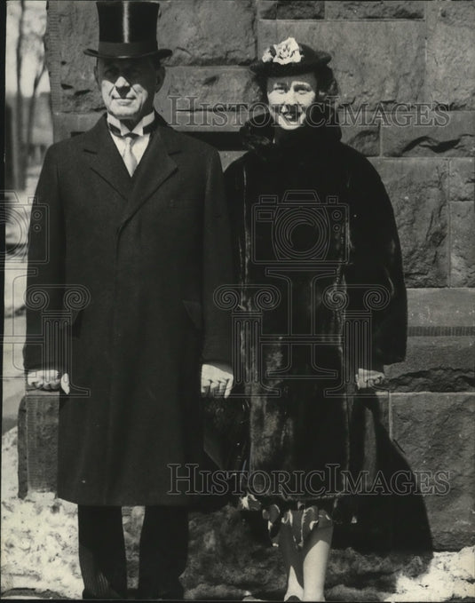 1937 Press Photo Nancie & Victor Brown attending St. Paul's services - mja18270 - Historic Images
