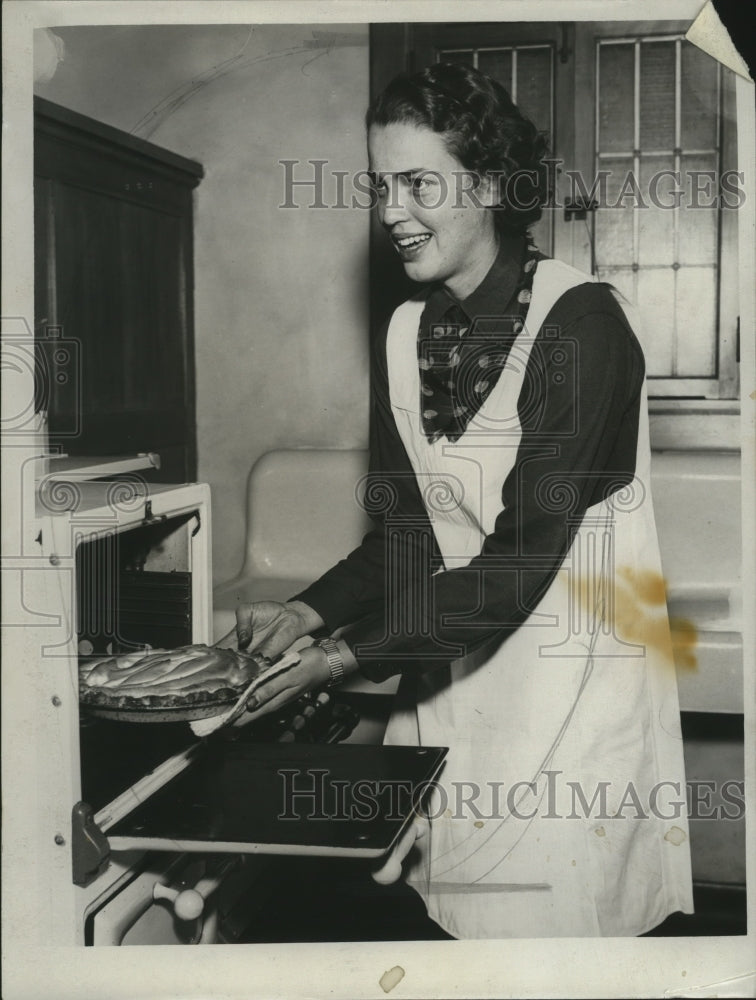 1934 Press Photo Emily Moeller, now Mrs. Emil W. Hokanson, Jr. - mja18278-Historic Images