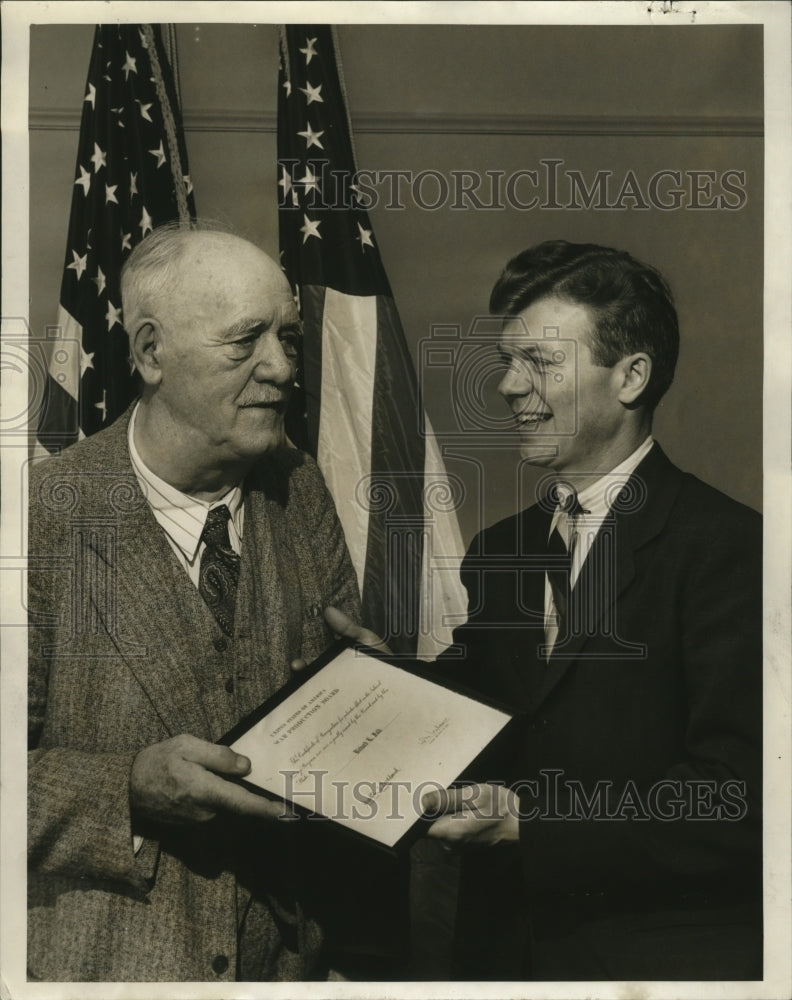 1943 Press Photo Gov. W.S. Goodland and Richard Falk - mja18285-Historic Images