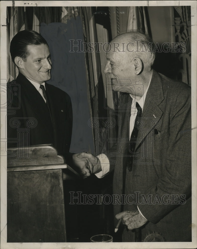 1946 Press Photo Civil Judge Robert Cannon &amp; Gov. Goodland at testimonial dinner - Historic Images