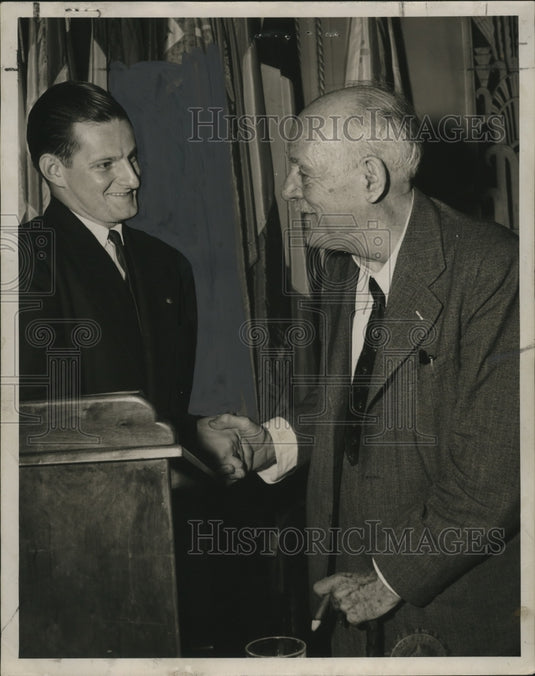1946 Press Photo Civil Judge Robert Cannon & Gov. Goodland at testimonial dinner - Historic Images