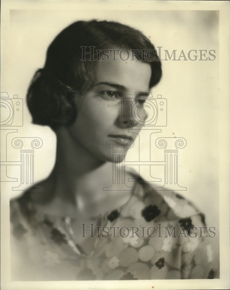 1942 Press Photo Debutante Marion Briggs - mja18629-Historic Images