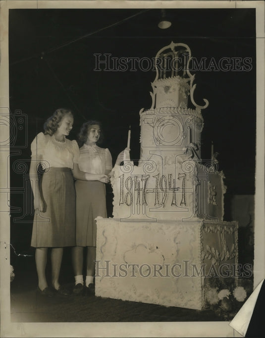 1947 Press Photo Cambridge's 1ooth Birthday Celebration - mja18681-Historic Images