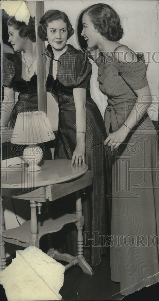 1937 Press Photo Helen Rohn aiding Women's Service club of Milwaukee University-Historic Images