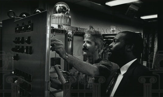 1990 Press Photo Scott Peliska, Aptech product manager & GM Bruce K Butler-Historic Images