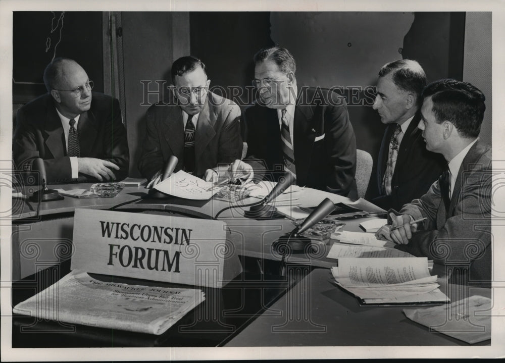 1953 Press Photo Soil Conservation was the subject discuss on "Wisconsin Forum" - Historic Images