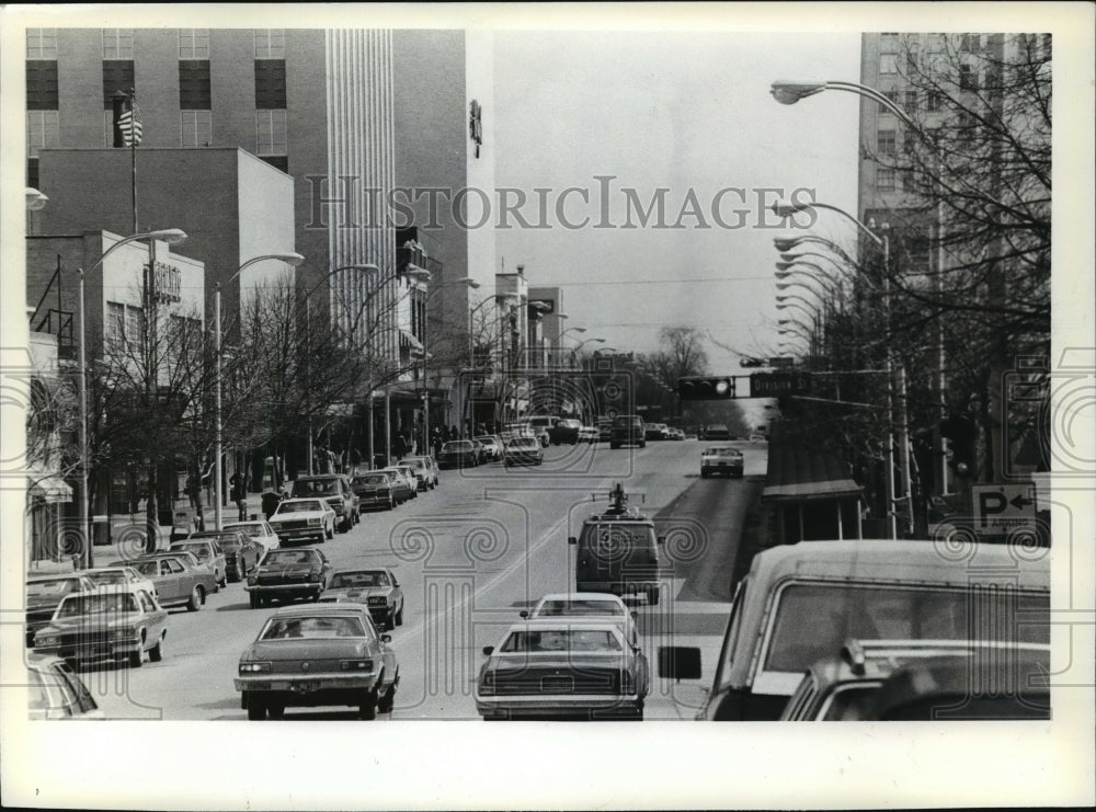 1982 Press Photo College Avenue, downtown Appleton: headed for a fade-out? - Historic Images