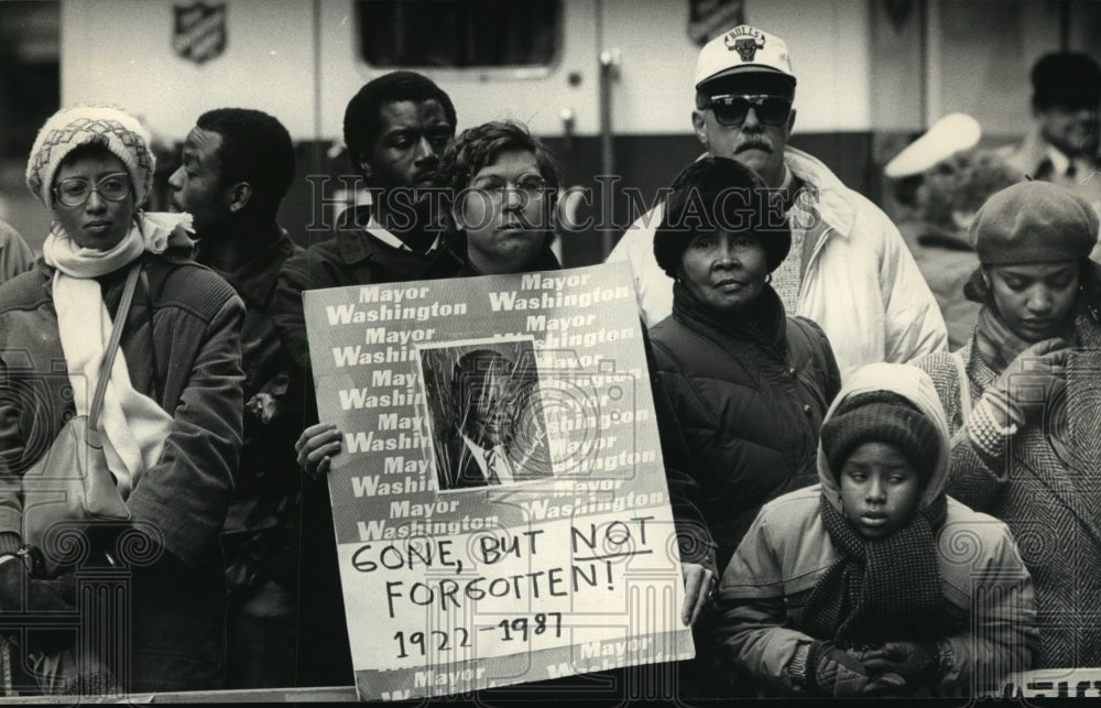 1987 Press Photo Rev. Schupp held memorial service for Mayor Harold Washington-Historic Images