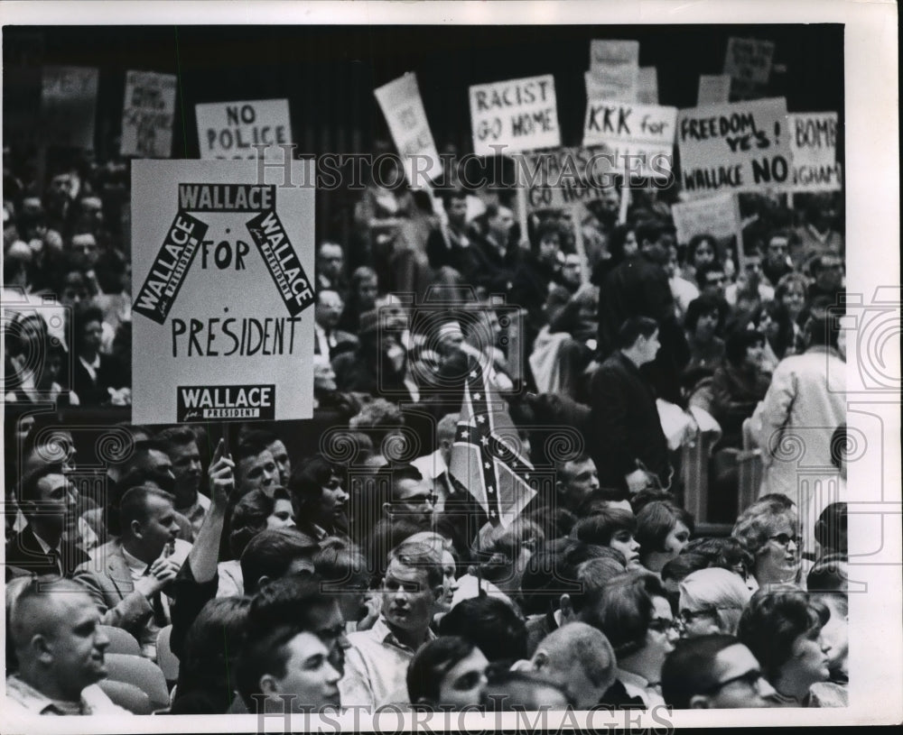 Press Photo Gov George Wallace supporters in Oshkosh Civic Auditorium - Historic Images