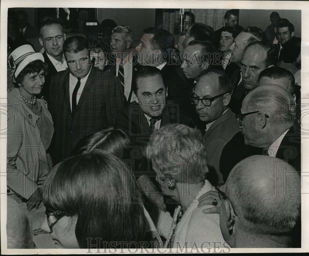 1967 Press Photo Former Gov George Wallace of Alabama in Sheraton-Schroeder- Historic Images