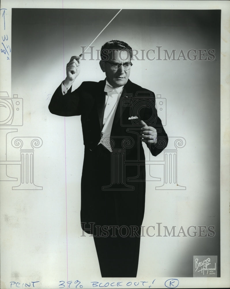 1974 Press Photo Conductor Alfredo Antonini - mja19241- Historic Images