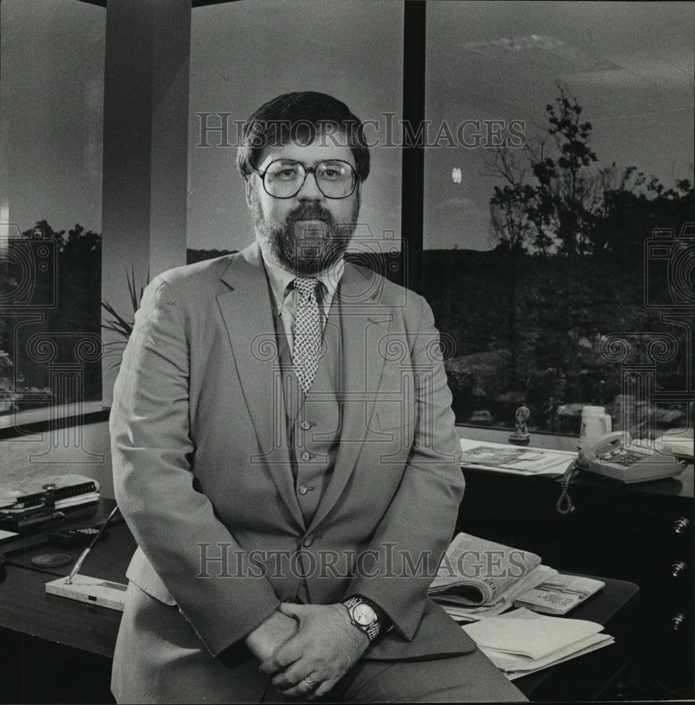 1982 Press Photo Philip Walden, president of Michels Financial Corp. - mja19408 - Historic Images