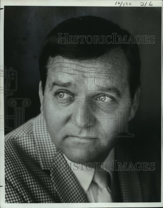 1975 Press Photo Mike Walden - mja19409 - Historic Images