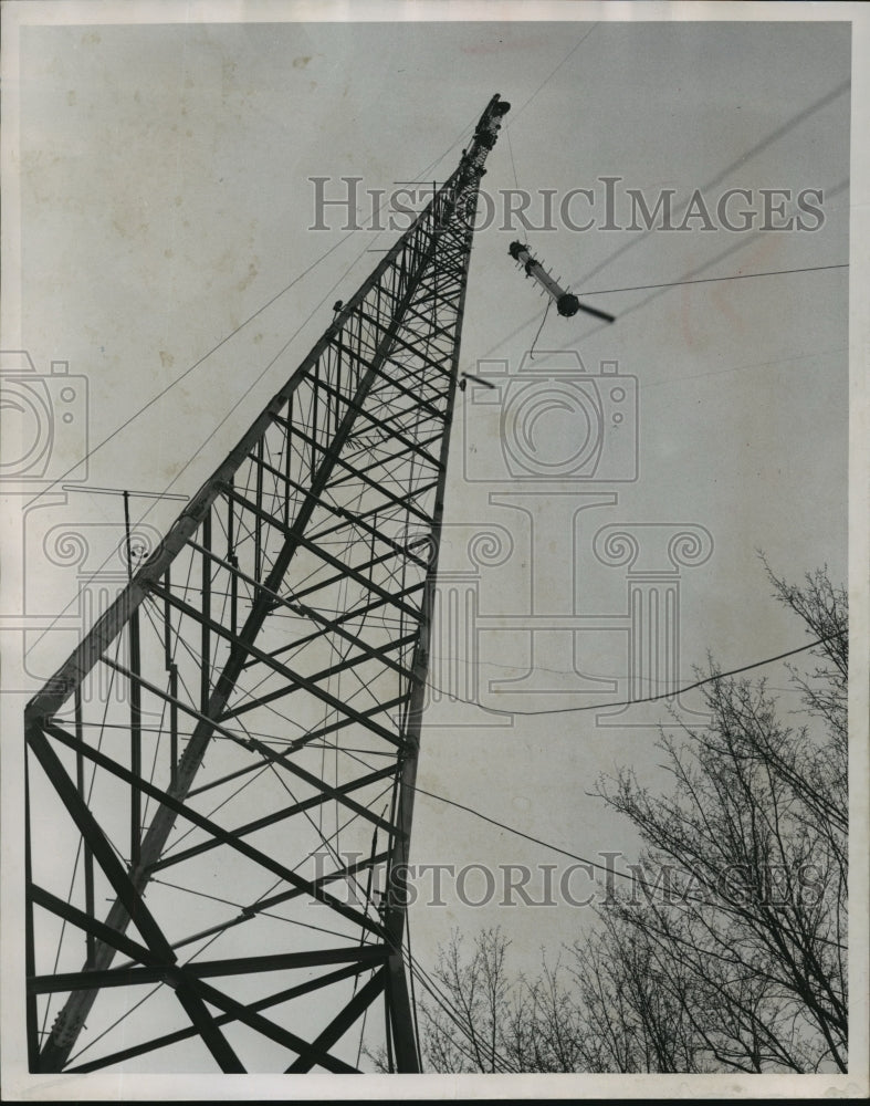 1954 Press Photo A 1,500 pound television antenna was hoisted - mja19460 - Historic Images