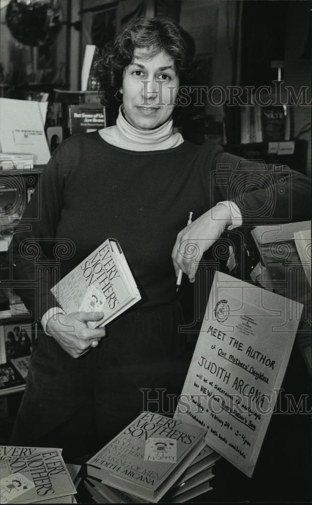 1983 Press Photo Feminist author Judith Arcana was in Milwaukee to promote book - Historic Images