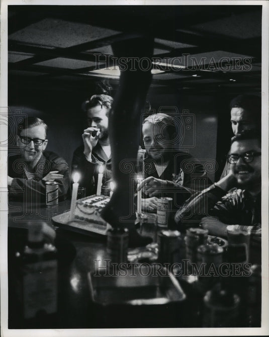 1986 Press Photo The group was visiting American scientific in Antarctica - Historic Images