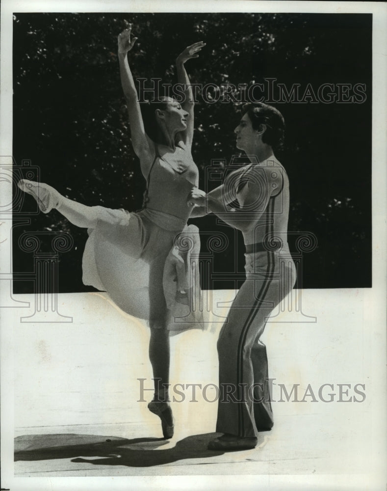 1976 Press Photo Ballet- Let&#39;s Go Anna Aragno and Edward Villella - mja19704-Historic Images