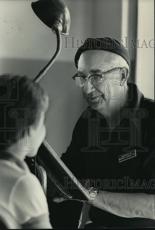 1983 Press Photo Brother Cosmas Wambach made a sketch of Karl Brauer - mja19713 - Historic Images