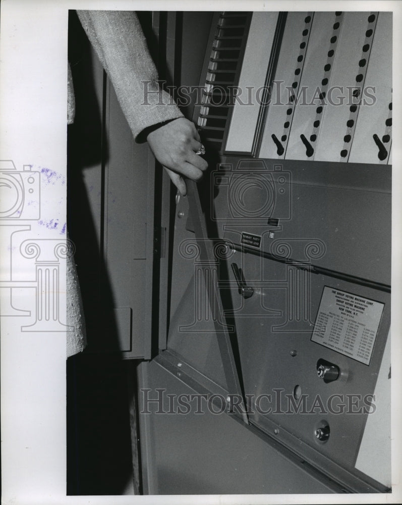 1966 Press Photo Voting machine demonstration in the Journal lobby - mja19802 - Historic Images