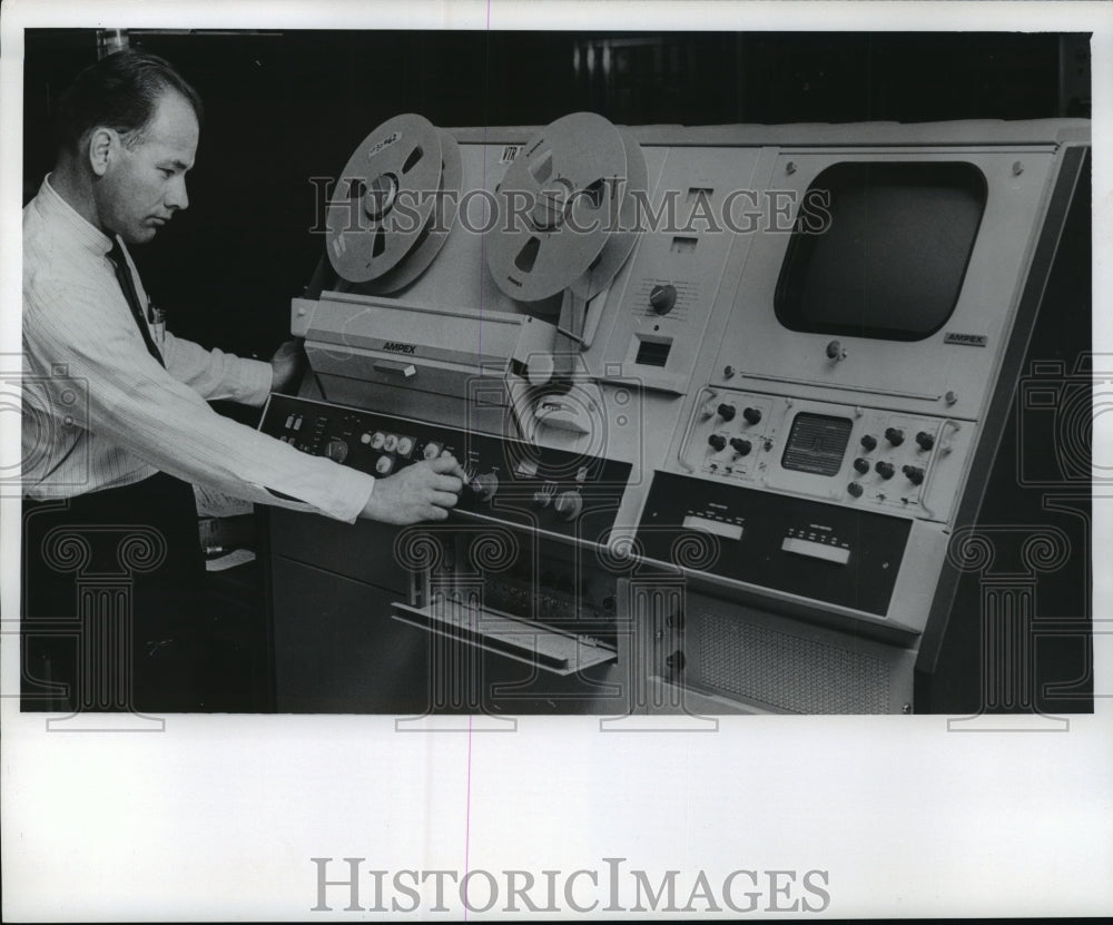 Press Photo WTMJ - Radio - Control Rooms - mja19950 - Historic Images