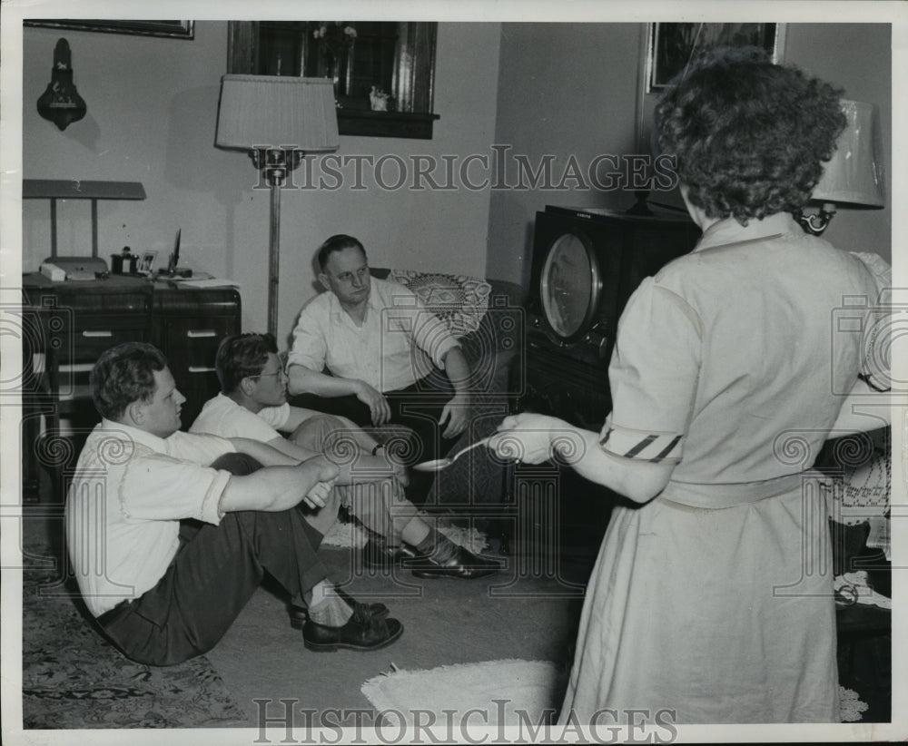 1950 Press Photo Mr. and Mrs. Arthur Hermann with sons, Rudi and Ralph Hermann - Historic Images