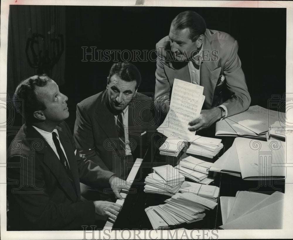 1953 Press Photo Archie Levington, Tommy Sheridan and Ivor McLaren - mja20010-Historic Images