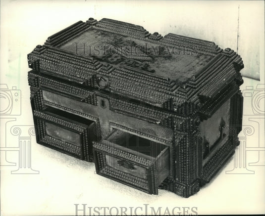 1988 Press Photo The tramp-art sewing box made in 1894 - mja20063 - Historic Images