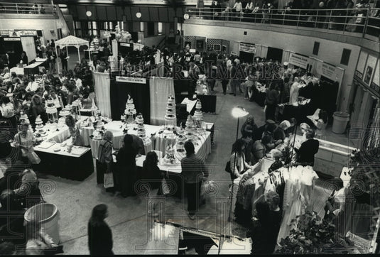 1991 Press Photo Bridal Show at the Waukesha County Exposition Center - Historic Images