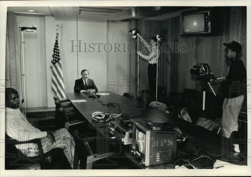 1991 Press Photo Milwaukee Police Chief Philip Arreola interview for Street Heat - Historic Images