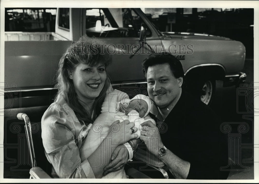 1992 Press Photo Connie &amp; Jeff Witterholt &amp; their newborn son Joseph Francis - Historic Images