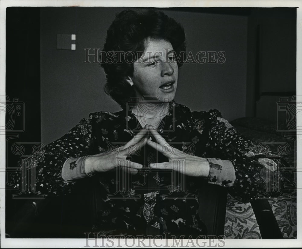 1978 Press Photo Suzanne Arms takes on the medical establishment in her book - Historic Images