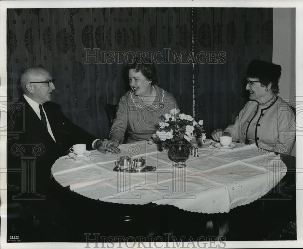 1963 Press Photo Dr. SB Long attends General Federation of Women&#39;s Club meeting - Historic Images