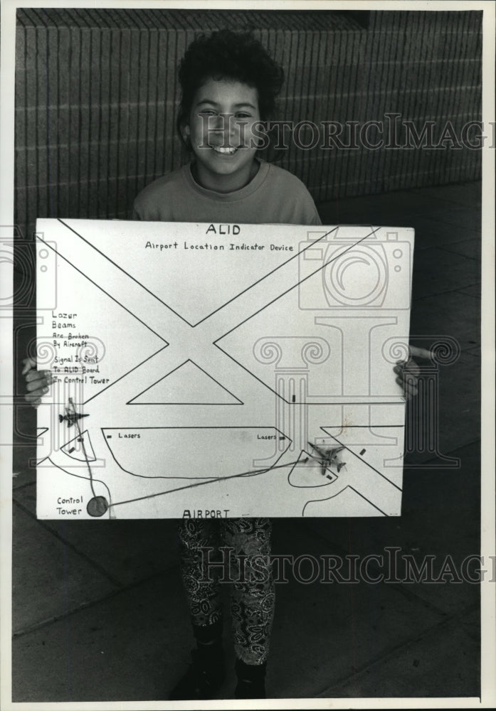 1991 Press Photo Mary Kay Waupoose hopes to make air travelers safer - mja20656 - Historic Images